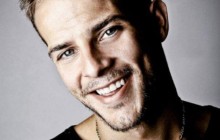 “Alex Casademunt, el triunfito de la sonrisa eterna”  por Adela Rosety